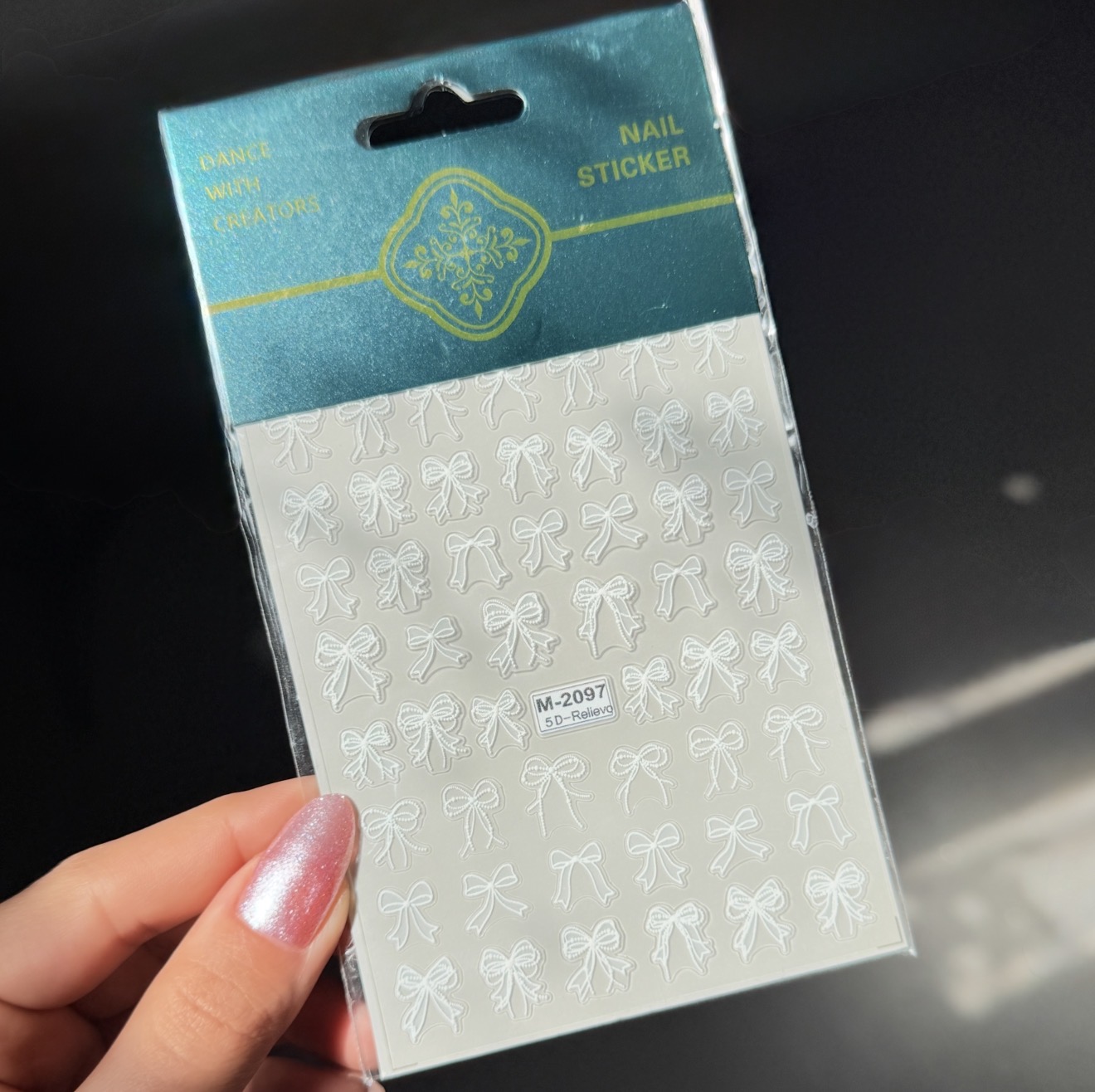 استیکر روسی طرح پاپیون سفید کد 2097