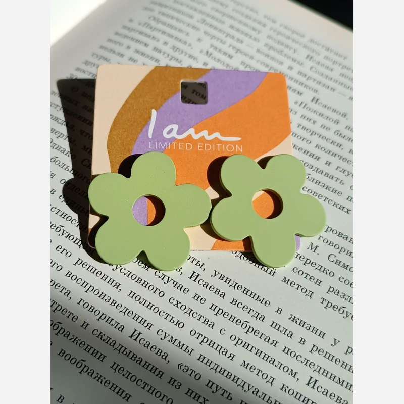 گوشواره حلقه‌ای با آویز مروارید اشکی