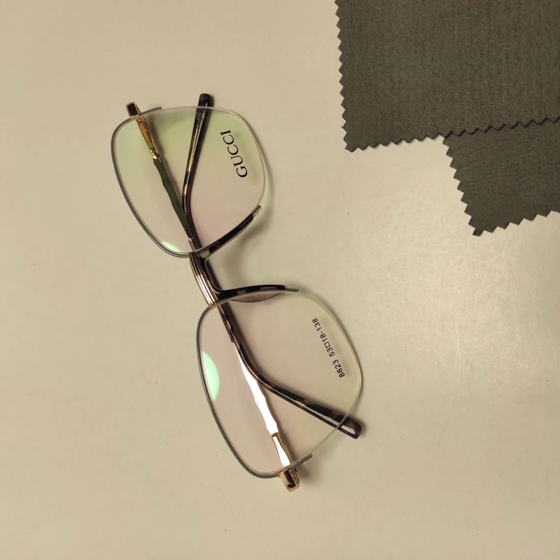 عینک طبی زنانه فلزی پد یک تیکه برند GUCCI کد 8823