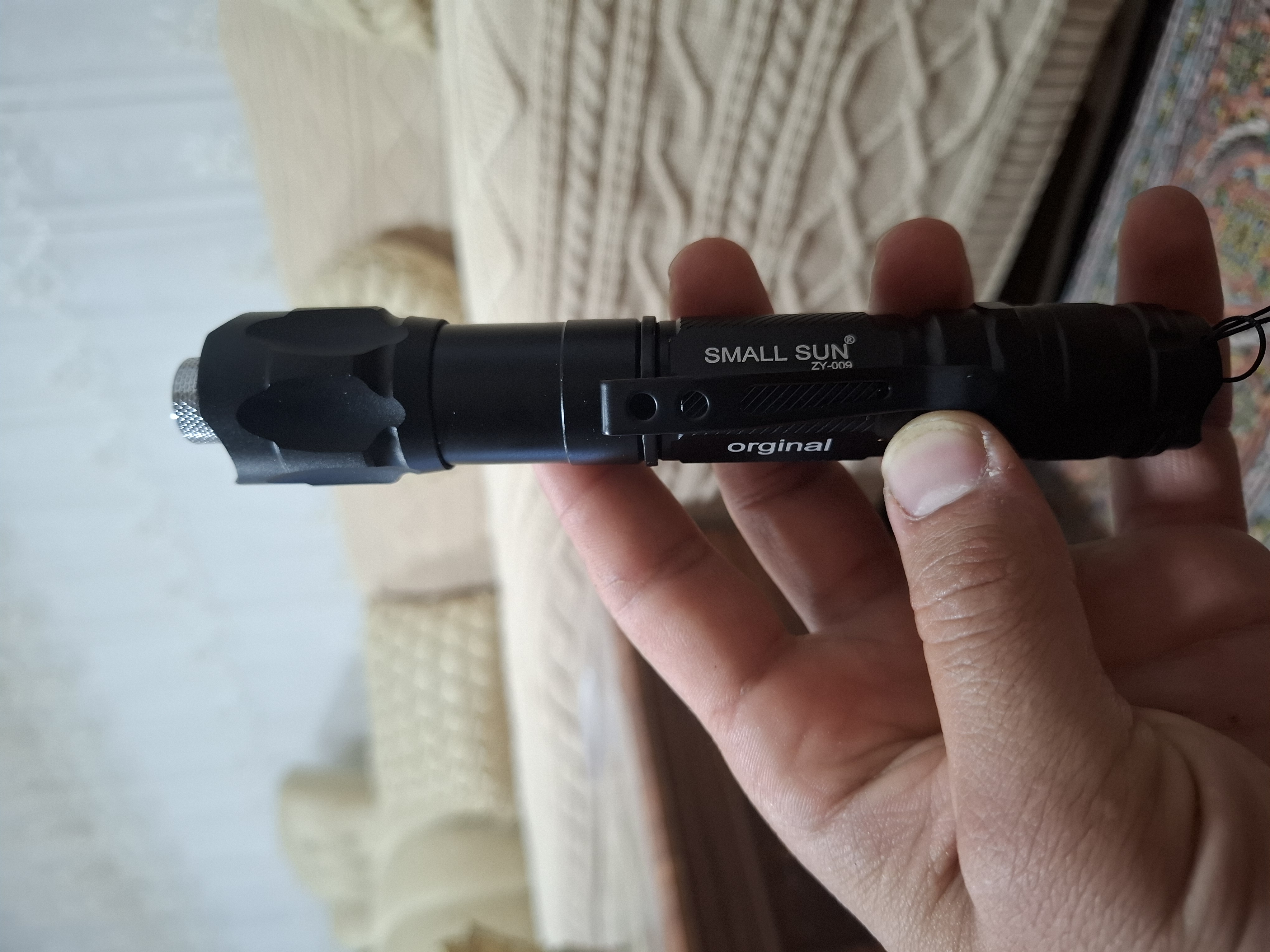 لیزر پوینتر شارژی اسمال سان مدل ZY-303 اورجینال با برد 5 کیلومتر