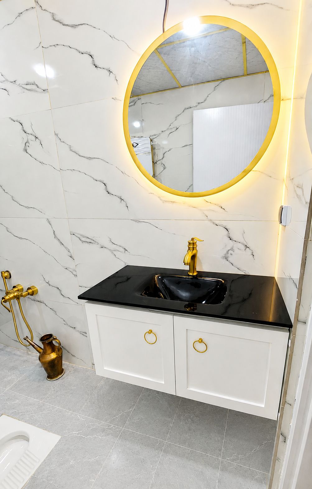 روشویی کابینتی کریستالی سفید مشکی آرکامن -R141