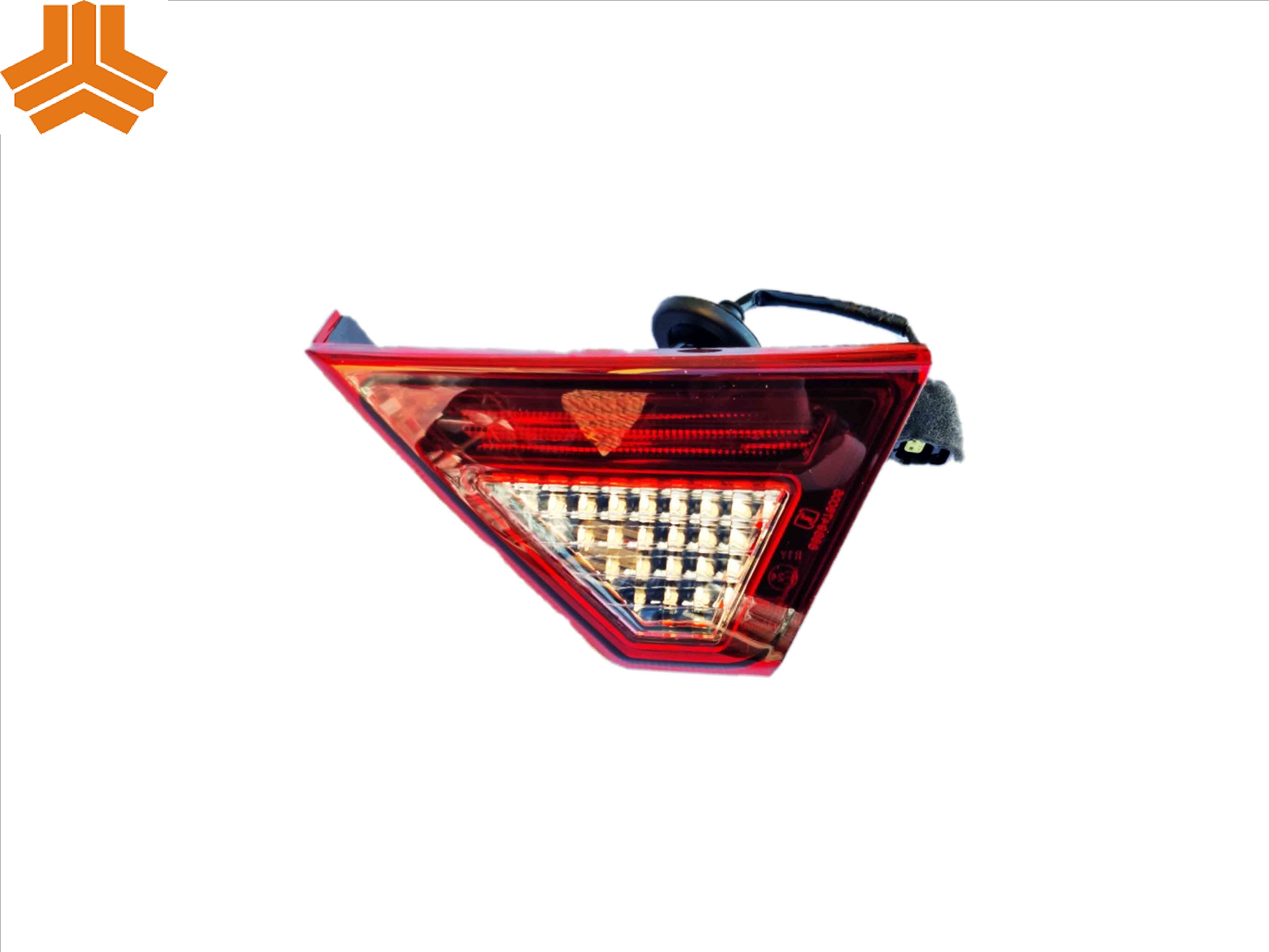 چراغ خطر روی صندوق شاهین راست شرکتی