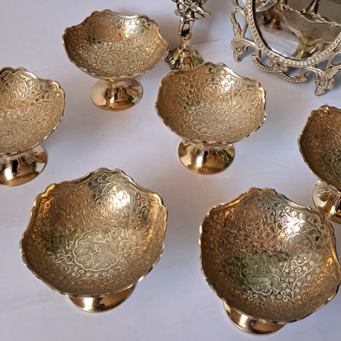 پیاله برنجی مدل پایه دار طرح دار کم یاب