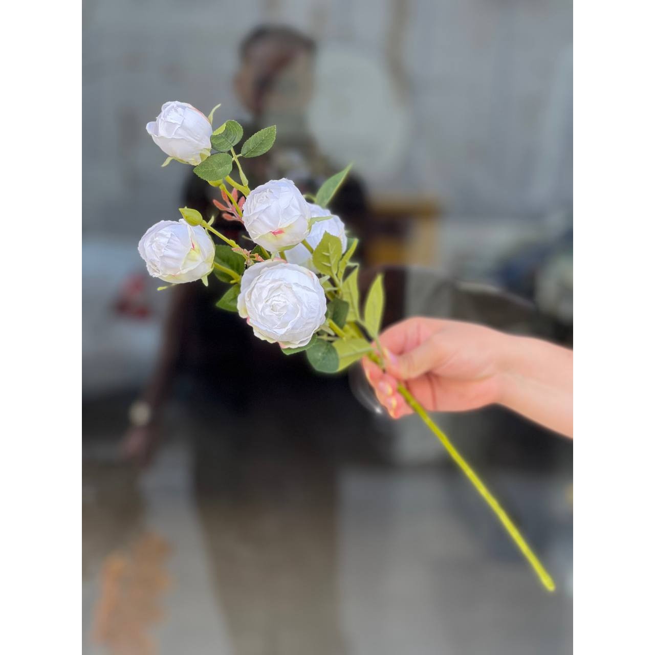 شاخه پیونی مدل چروک مصنوعی وارداتی رنگ سفید کیفیت درجه1
