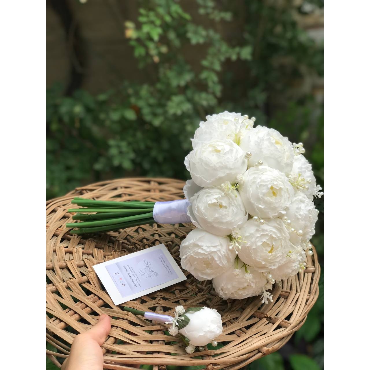 دسته گل پیونی 20 شاخه مرواریدی گل کت داماد