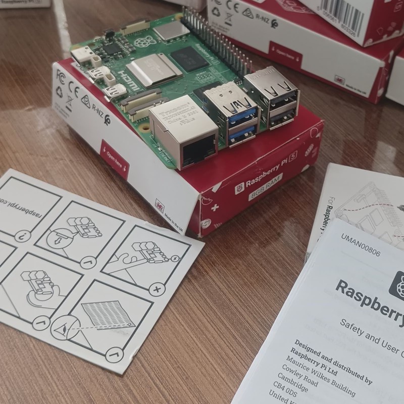 برد رزبری پای 5 Raspberry pi با رم 8 ساخت UK انگلستان