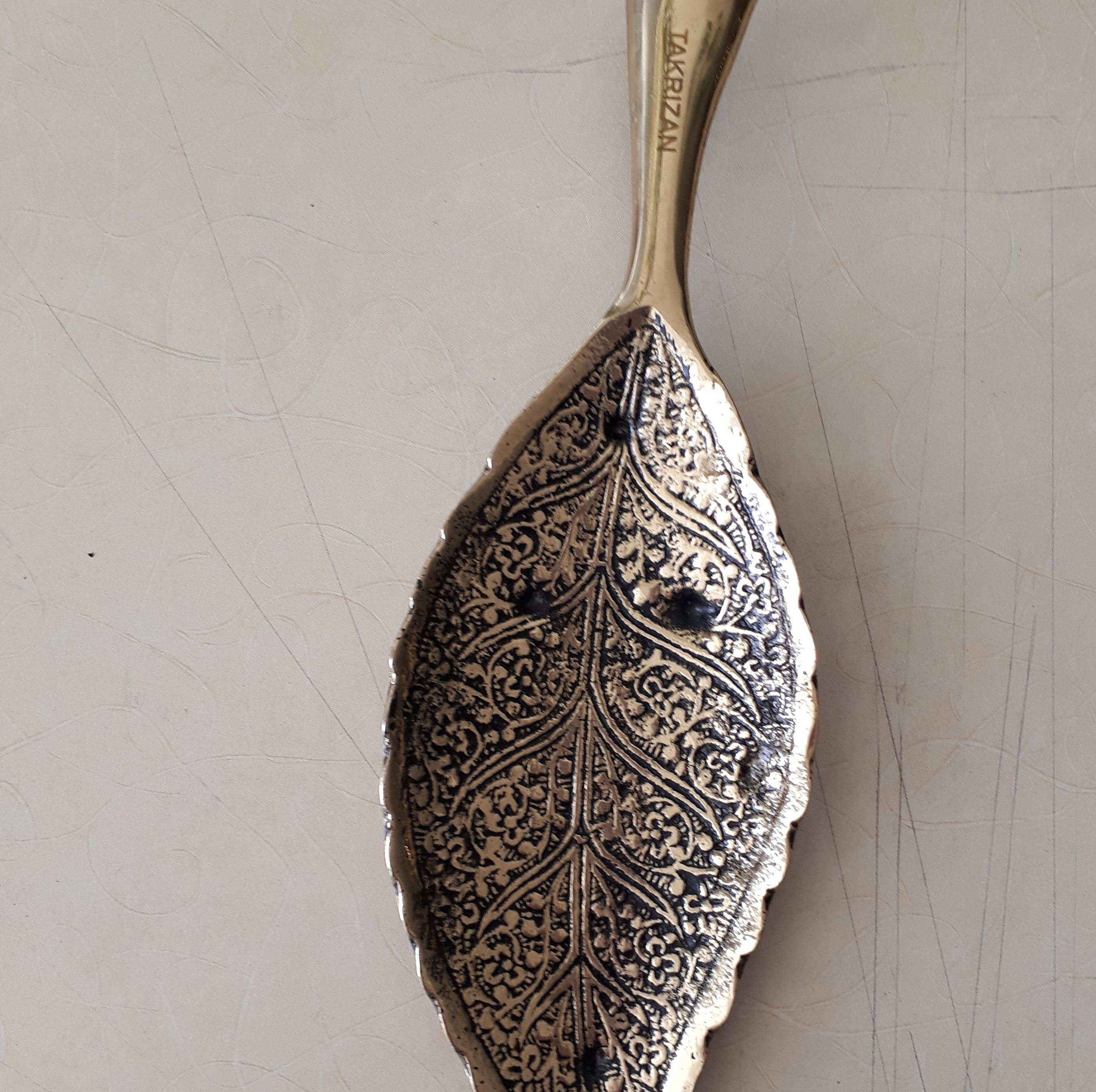 زیر سیگار برنجی طرح برگ