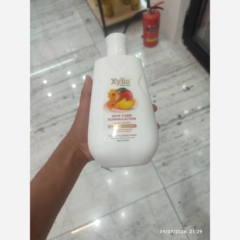 شامپو بدن زایلیلا مراقبت کننده پوست مدل انبه و گل همیشه بهار 
