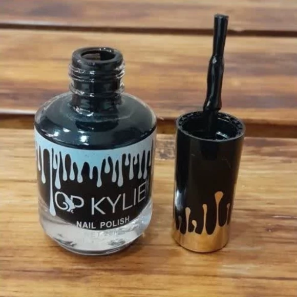 لاک برق ناخنNAIL POLIASH