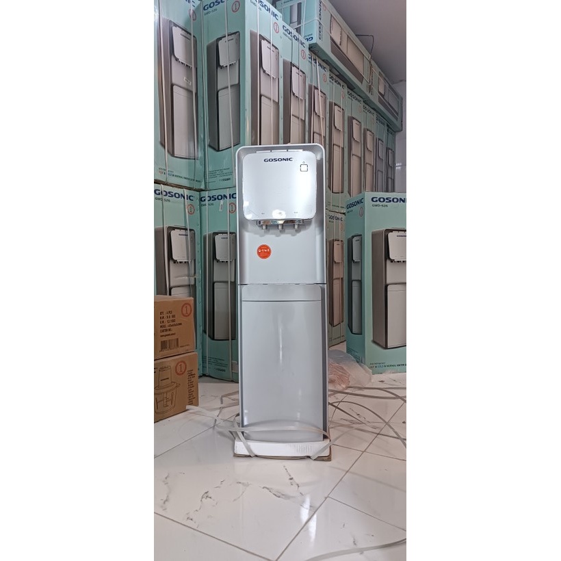 آبسردکن ایستاده یخچال دار گوسونیک مدل GWD 526