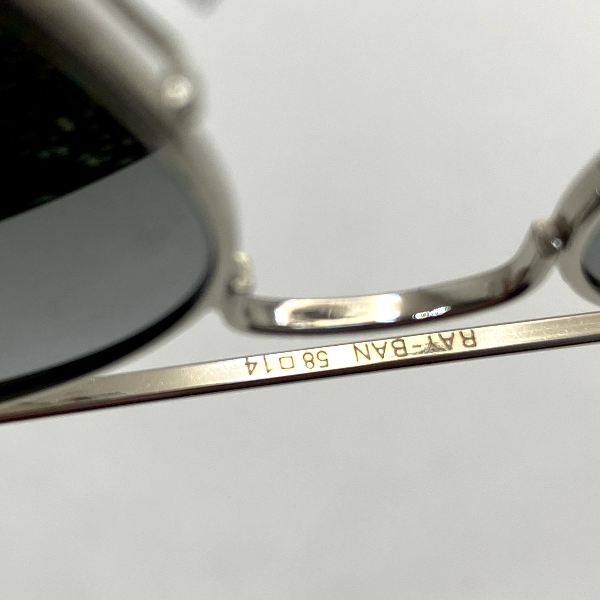 عینک آفتابی خلبانی AVIATOR ریبن rayban شیشه سنگ ایتالیایی آینه ای فریم نقره ای سایز 3025 فول پک