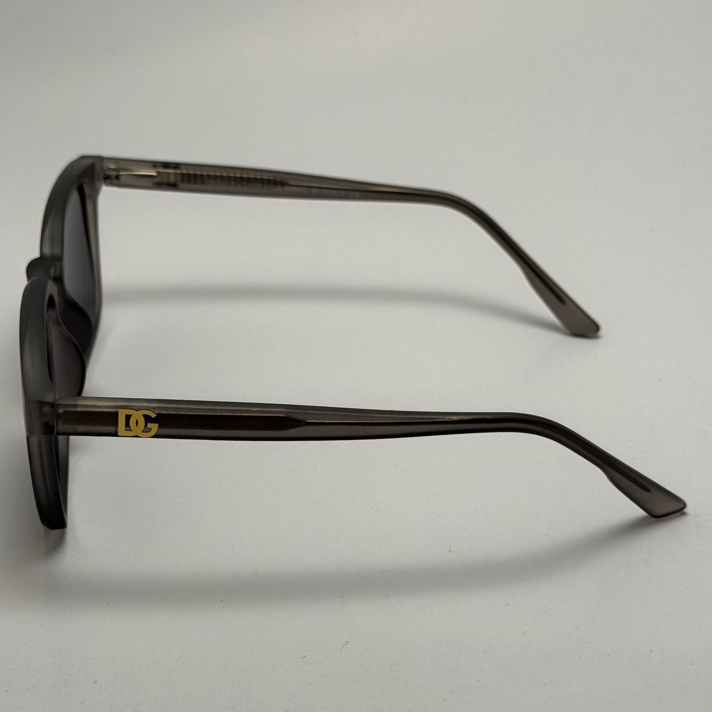 عینک آفتابی پلاریزه دولچه گابانا DOLCE GABBANA دسته سیم کشی شده لولا فنر طوسی کد 7709