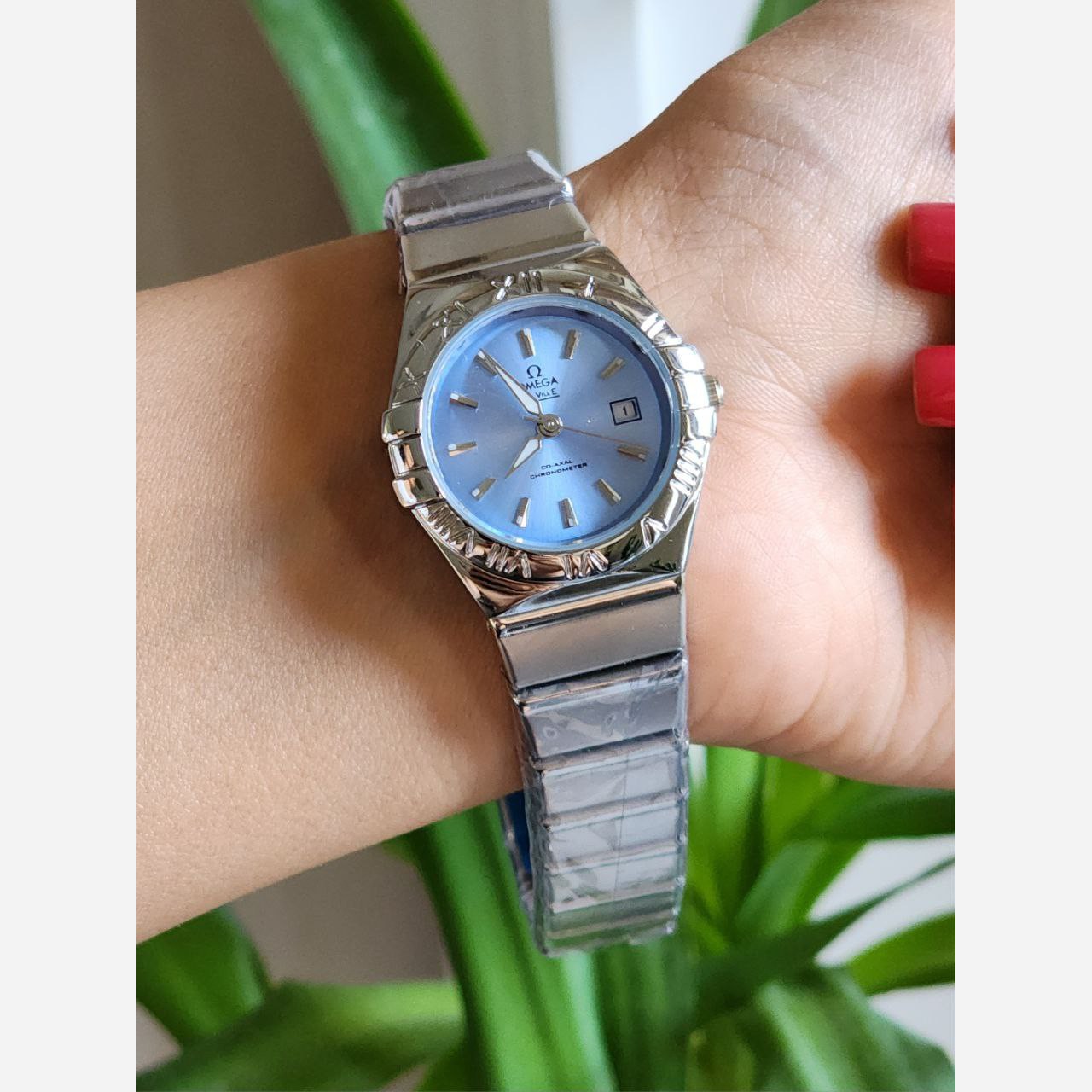 ساعت مچی زنانه امگا اورجینال رنگ ثابت ضداب قفل مخفی بینظیر OMEGA