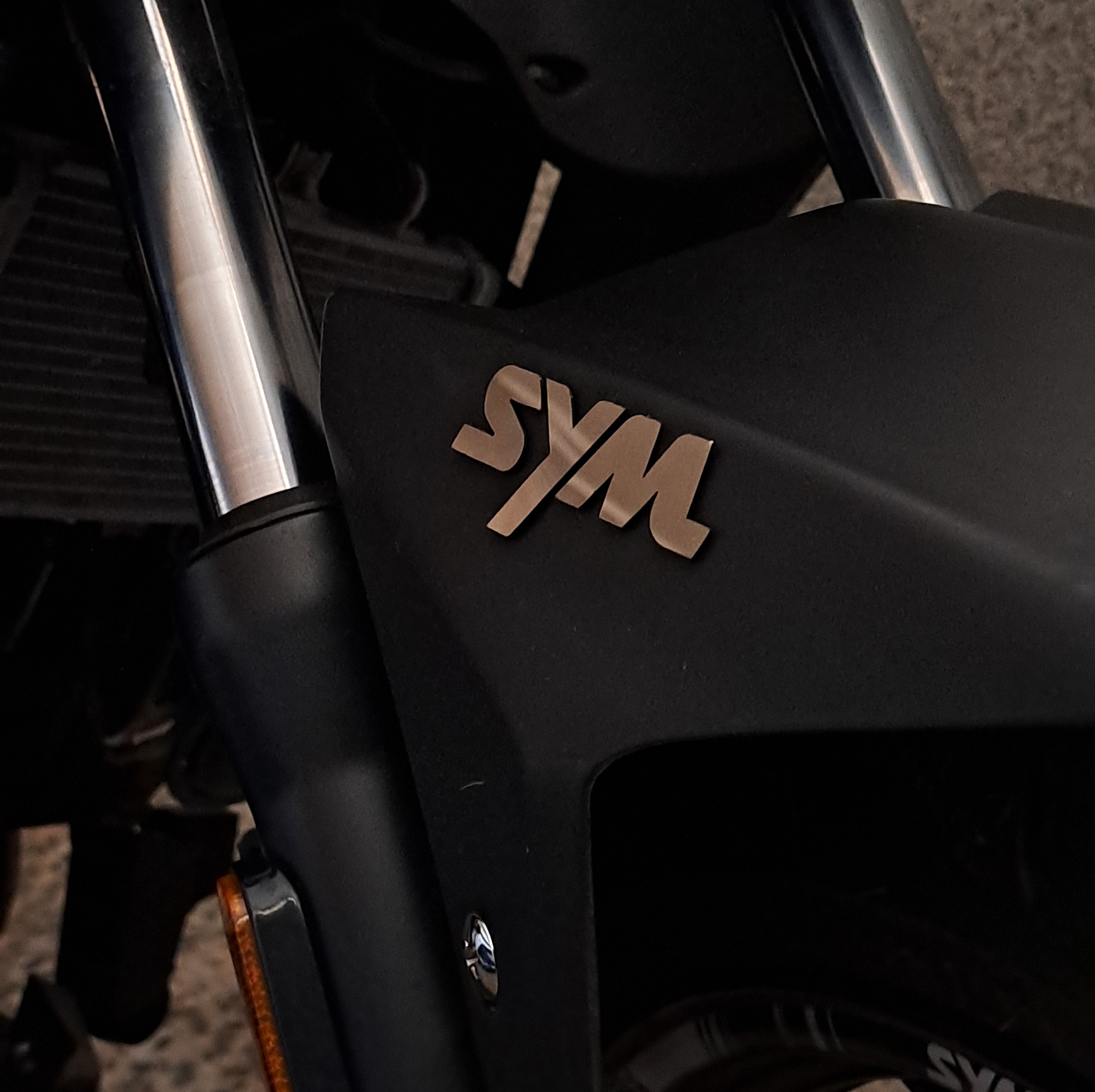 برچسب آینه ای استیل وای ام sym براق