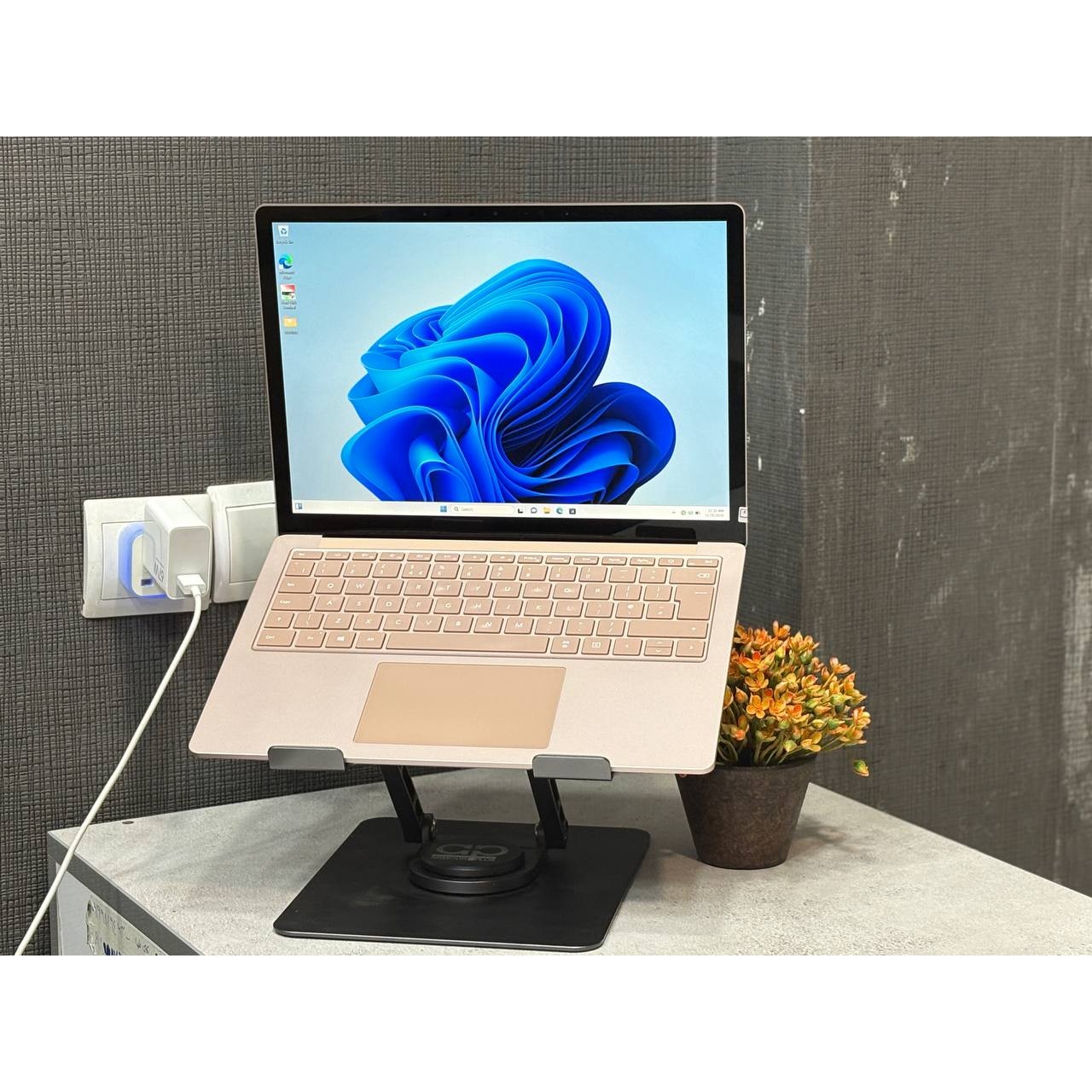 لپتاپ surface laptop 3 i5-1035G7 8gb ddr4 256gb ssd Intel iris xe 13.5 inch 2K touch