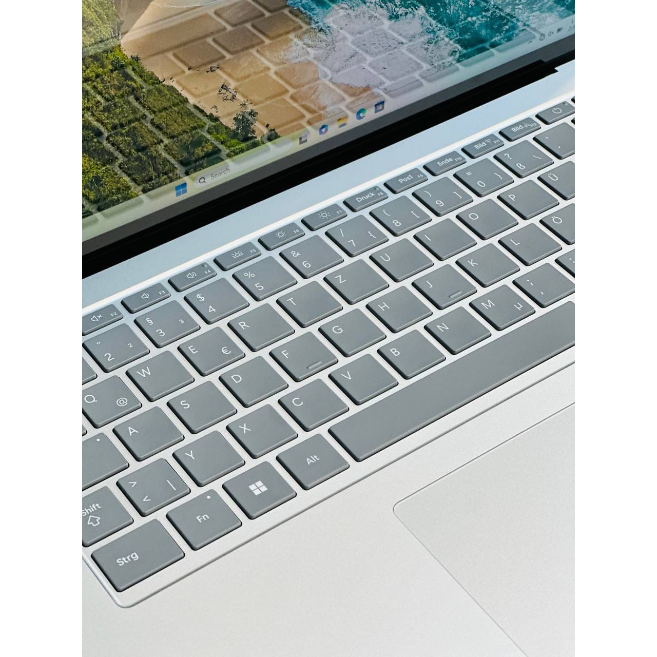 لپ تاپ مایکروسافت Surface Laptop Studio 2 Core i7-13800H رم 64GB SSD 2TB گرافیک RTX 2000 Ada 8GB نمایشگر لمسی 14.4 اینچ