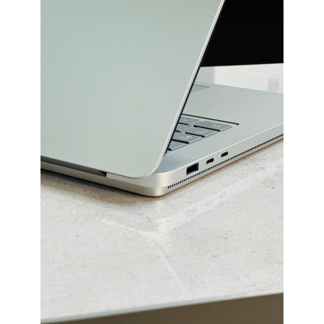 لپ تاپ مایکروسافت Surface Laptop Studio 2 Core i7-13800H رم 64GB SSD 2TB گرافیک RTX 2000 Ada 8GB نمایشگر لمسی 14.4 اینچ