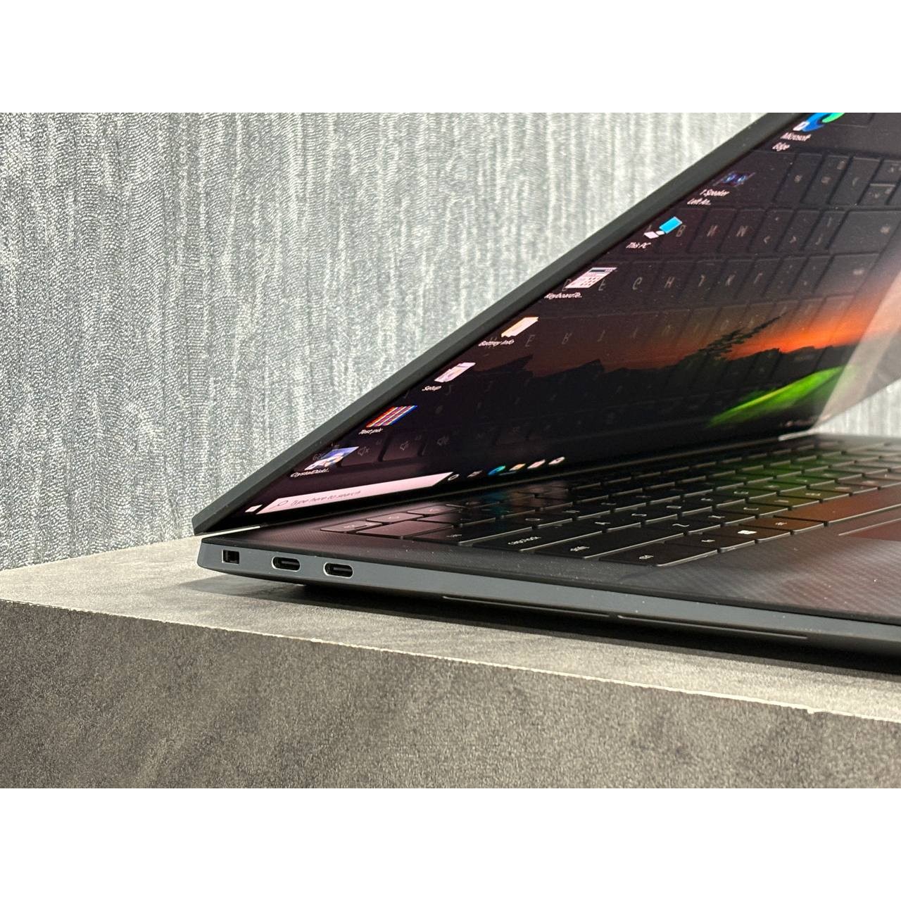 لپتاپ Dell precision 5550 i7-10850H 16gbddr4 512gbssd 4gb-T1000 15 6 4k touch