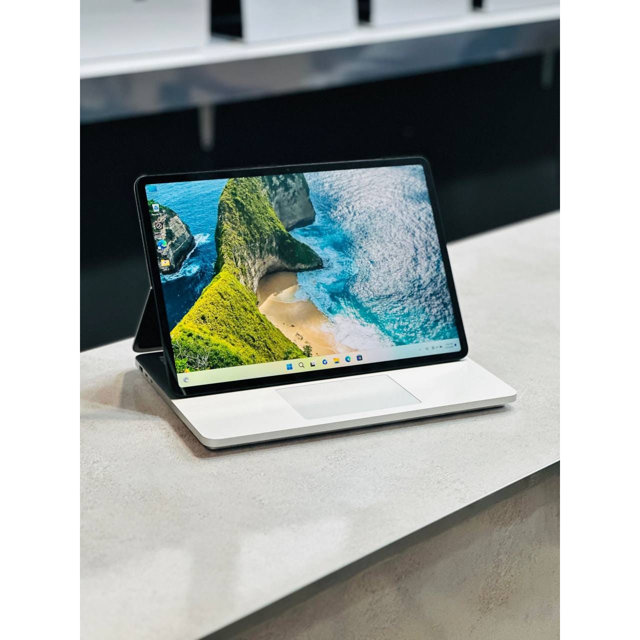 لپ تاپ مایکروسافت Surface Laptop Studio 2 Core i7-13800H رم 64GB SSD 2TB گرافیک RTX 2000 Ada 8GB نمایشگر لمسی 14.4 اینچ