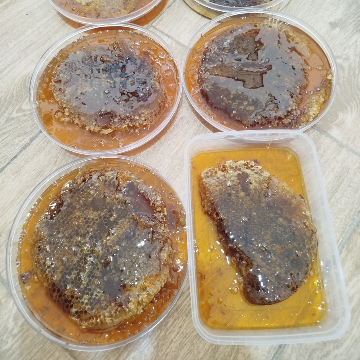 عسل طبیعی با موم خودباف طبیعی
