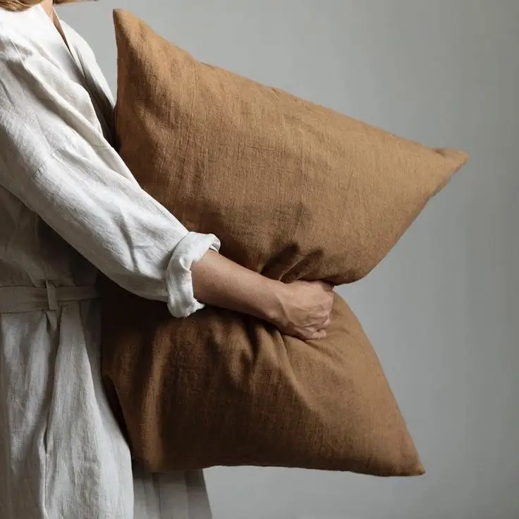 کاور بالش پاکتی فندقی