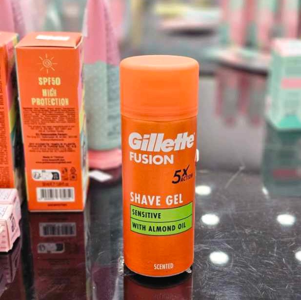 قیمت و خرید ژل اصلاح فیوژن 5کاره باروغن بادام برای پوست های حساس 75میل ژیلت Gillette
