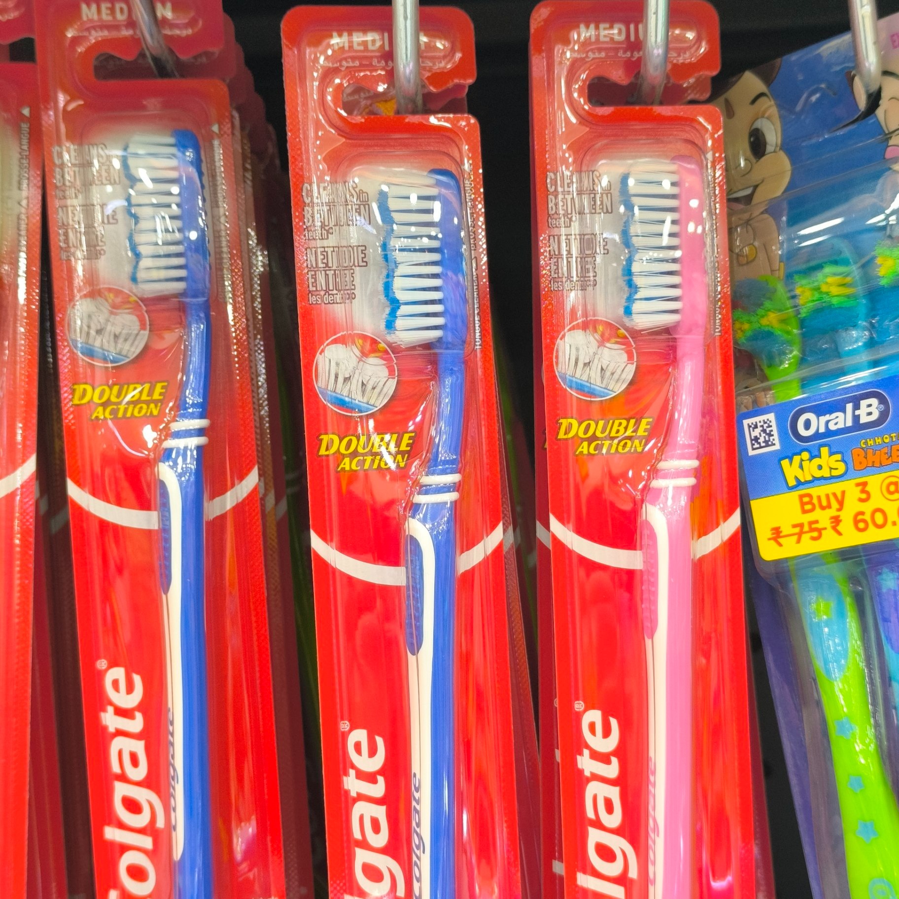 مسواک کلگیت Colgate مدل Medium با برس متوسط، مناسب بزرگسالان