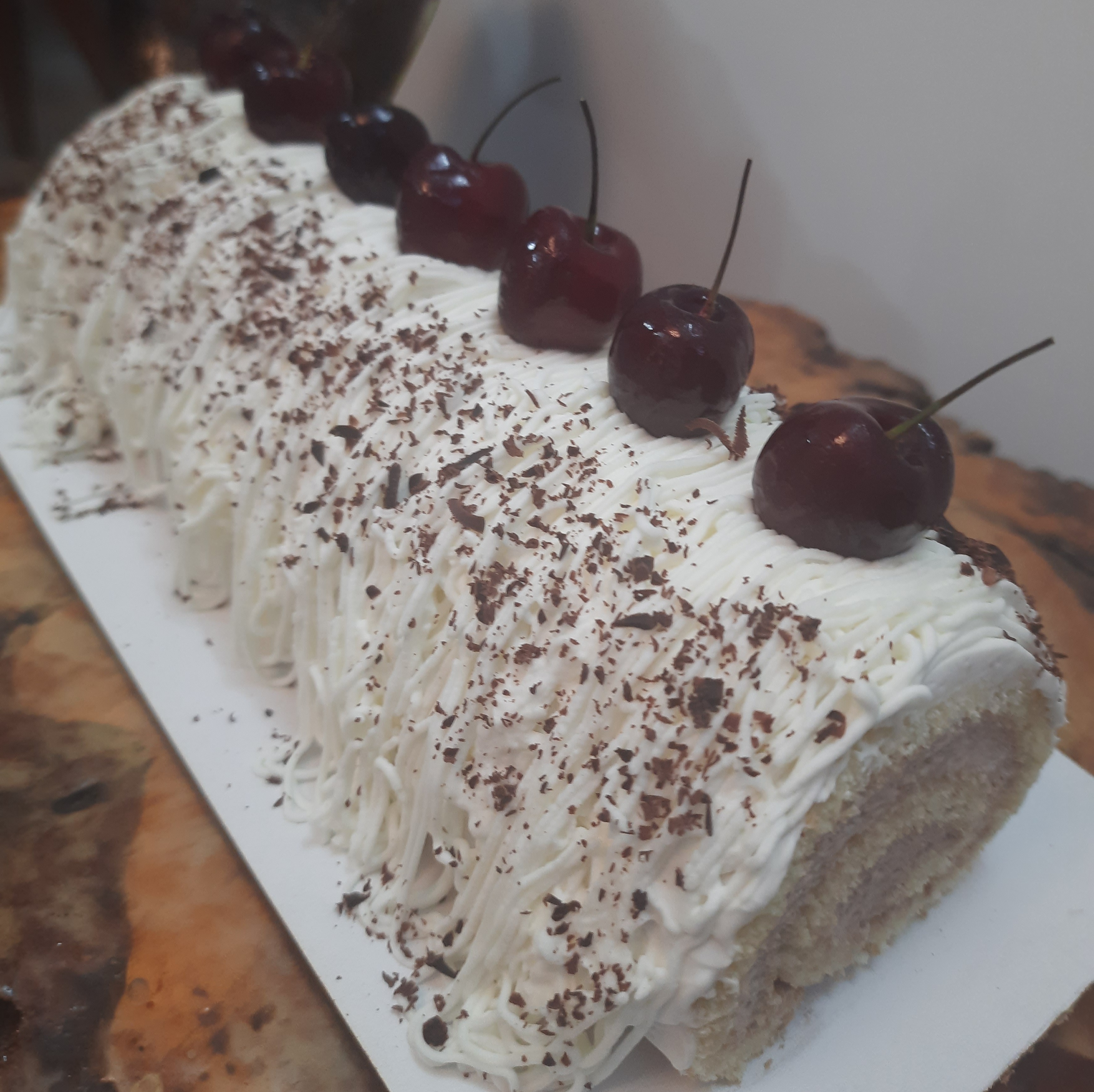 رولت با خامه شکلاتی