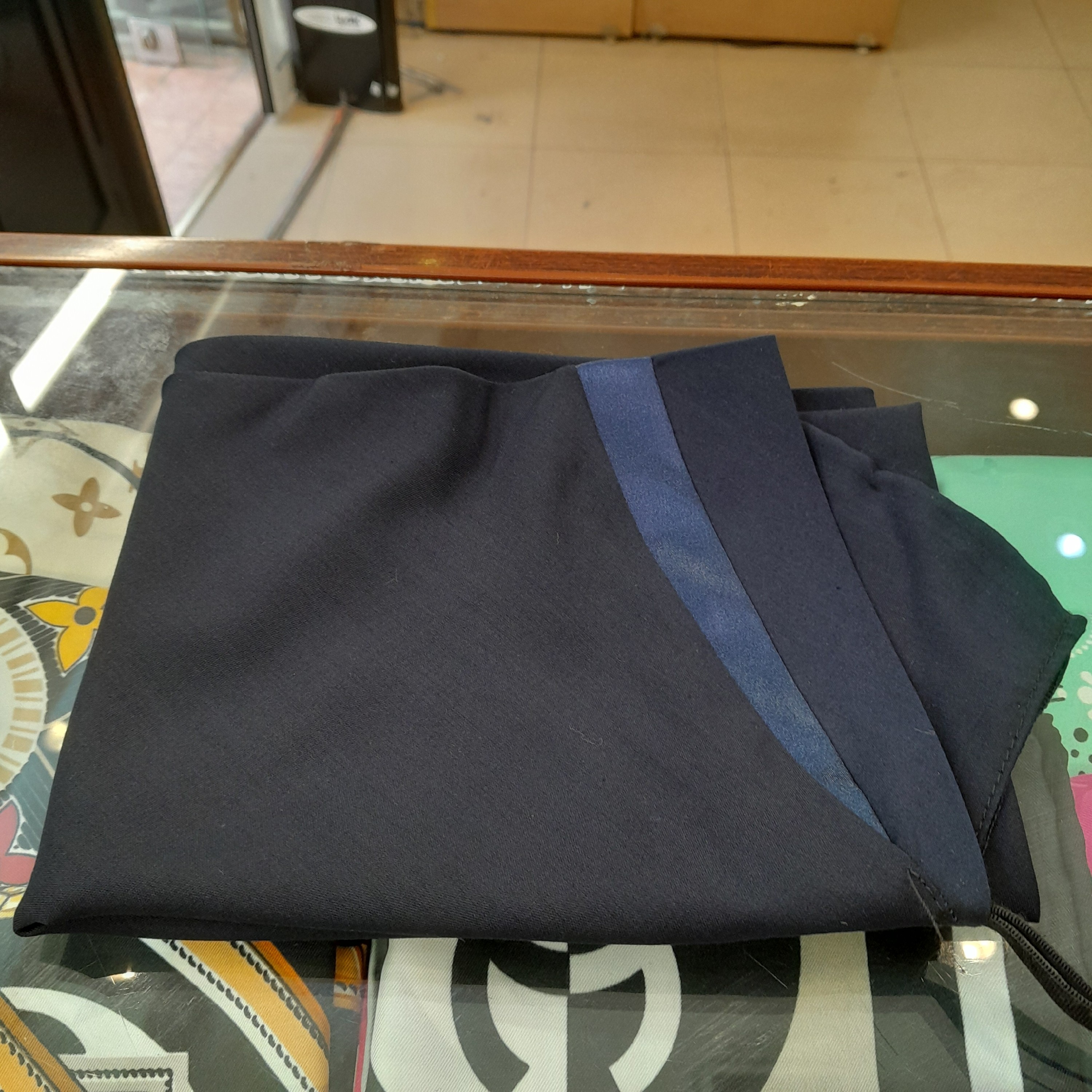 مقنعه سورمه ای تل دار