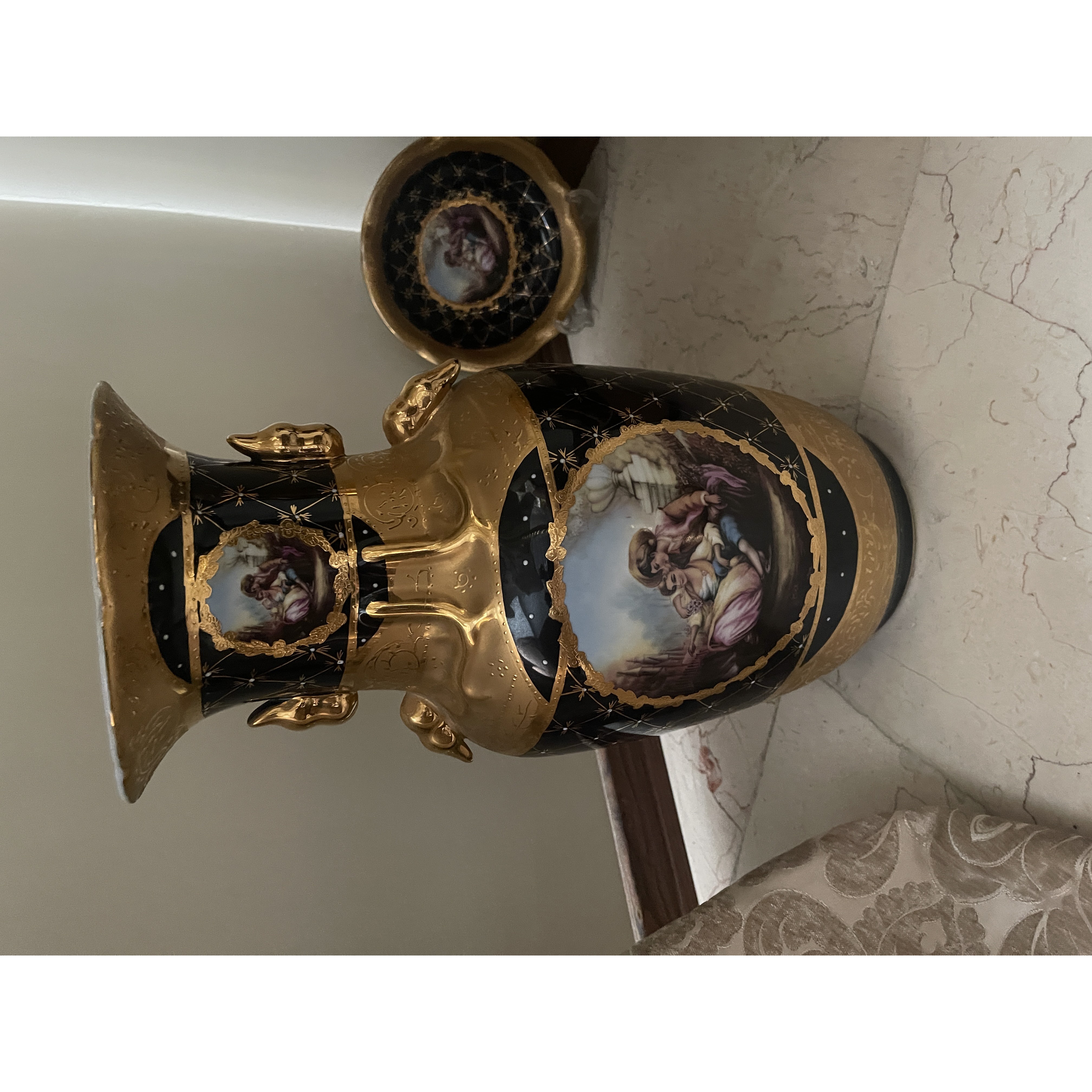 گلدان کنار سالنی طرح رومه ژولیت وارداتی وطلا کوب