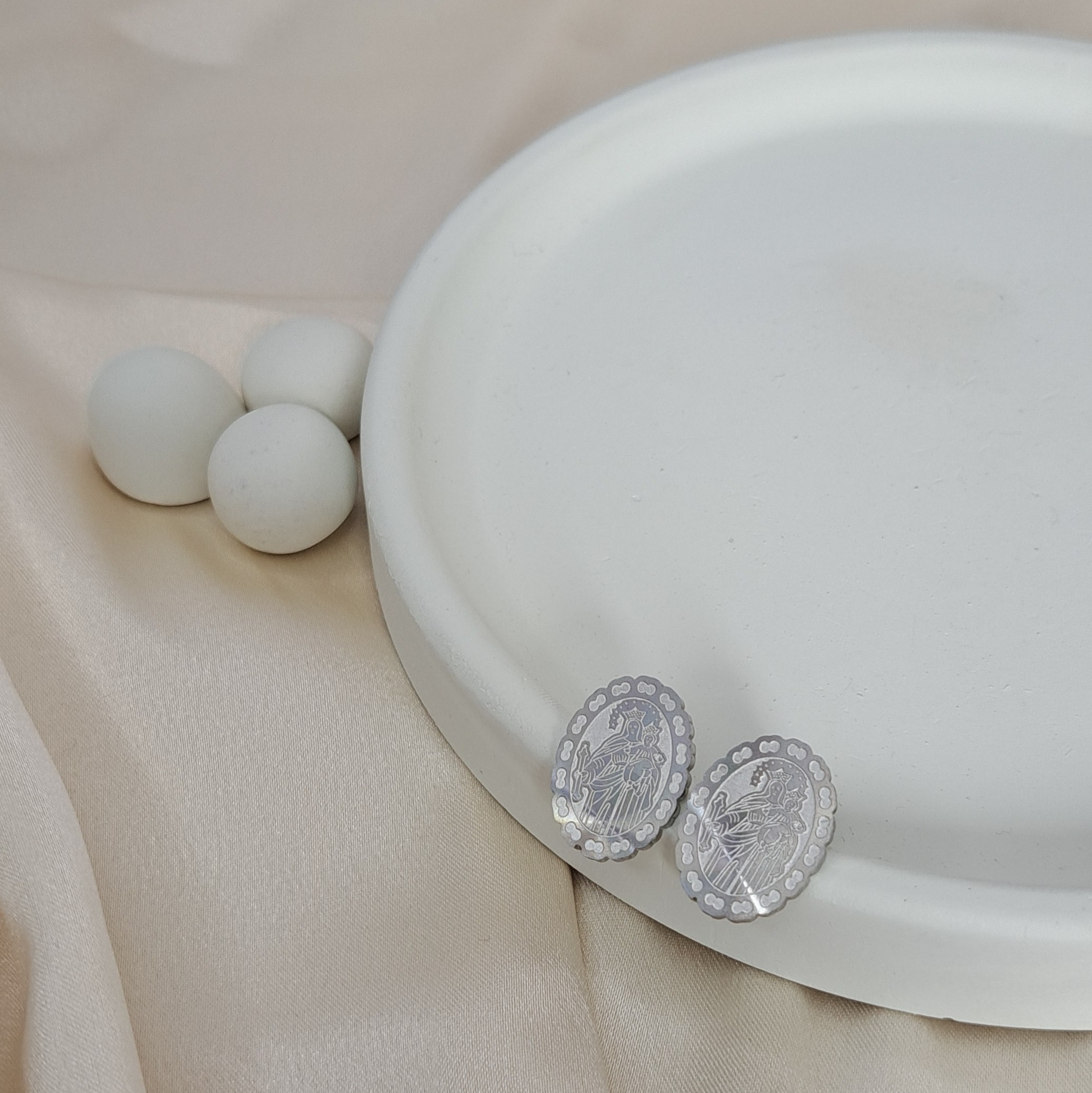 گوشواره بیضی طرحدار