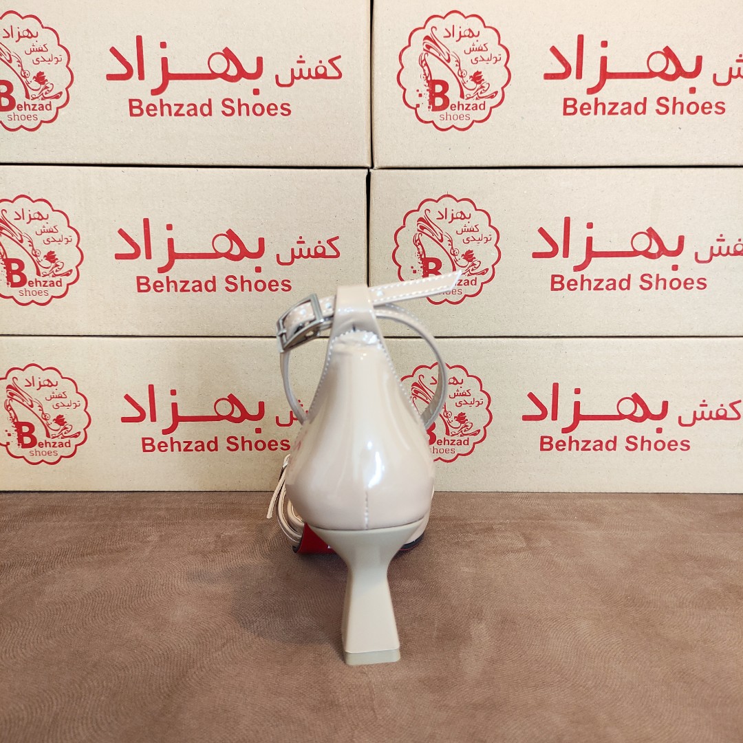 کفش مجلسی پاشنه هفت سانتی زنانه دخترانه سایز 36 تا 41 رنگ کرم زیره رافیک رویه ورنی کفی طبی بند سگکی
