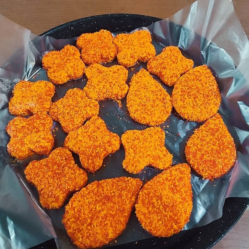 ناگت مرغ با انواع رنگ و شکل