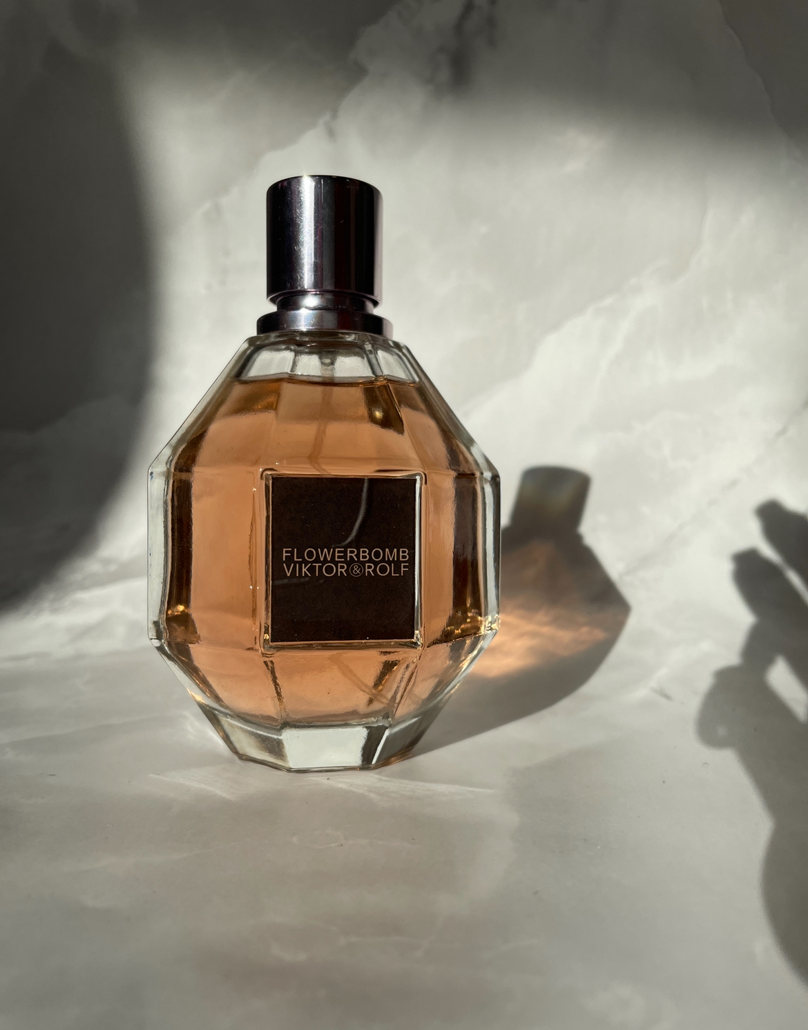 ادکلن ادوپرفیوم زنانه فلاور بمب حجم 100میلی لیترflowerbomb