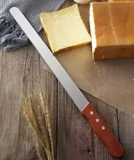 کارد کیک بری و نان دسته چوبی