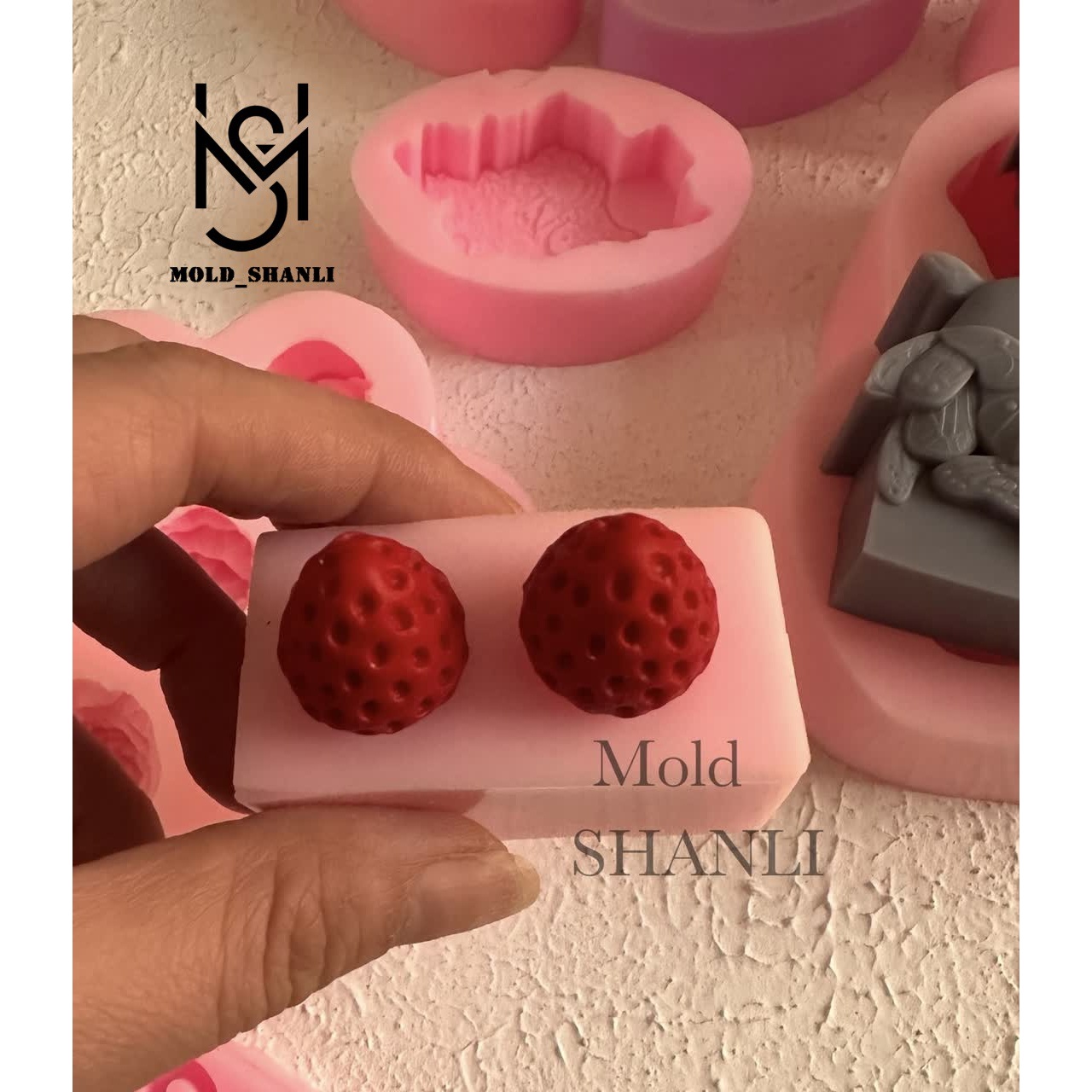 قالب سیلیکونی توت فرنگی برای شمع سازی و رزین