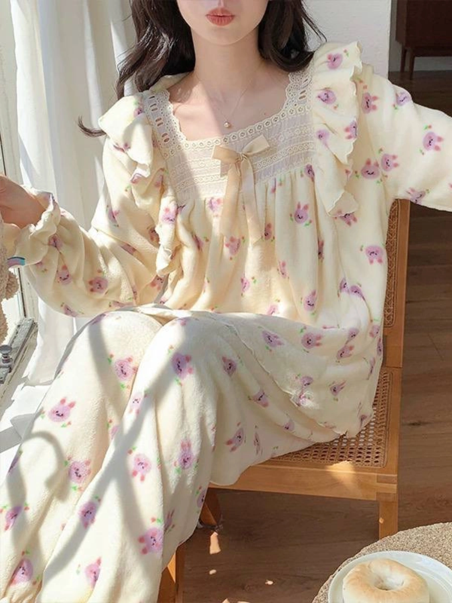 ست لباس راحتی زنانه و دخترانه دو تیکه بلوز آستین بلند و شلوار حوله ای کد 3680 High Quality