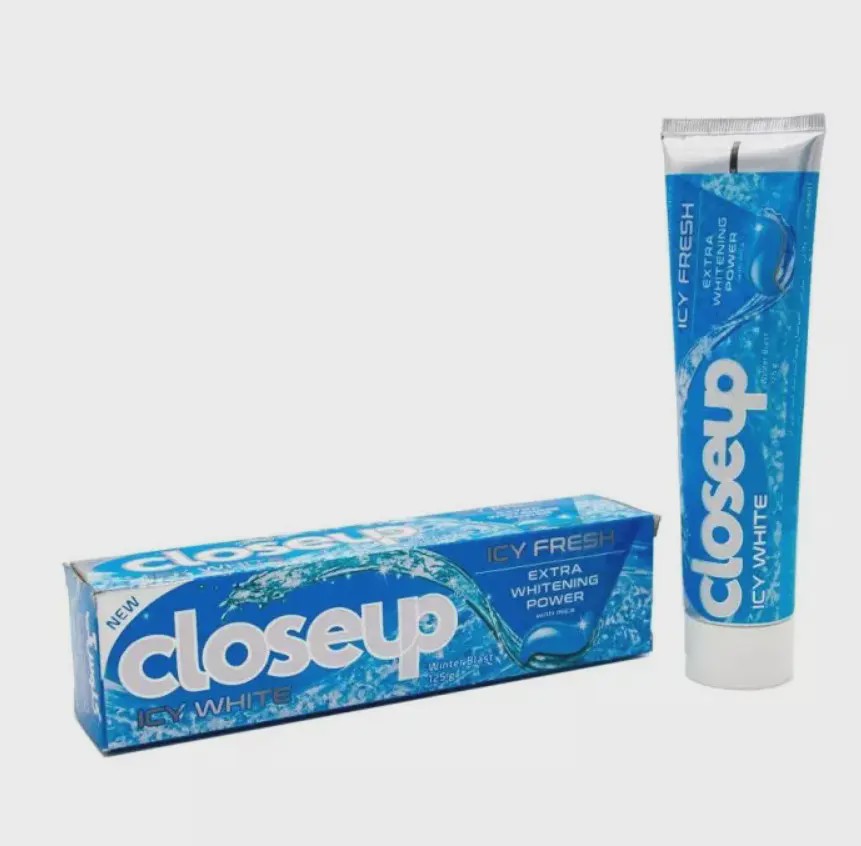 خمیردندان سفید کننده خنک کننده آیسی فرش کلوس آپ Icy Fresh Winter Blast Toothpaste Closeup