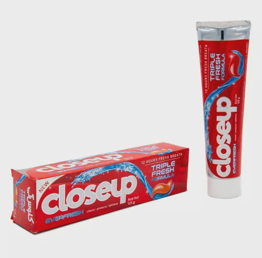 خمیر دندان طراوت بخش خنک کننده قرمز کلوس آپ Ever Fresh Red Hot Toothpaste Closeup