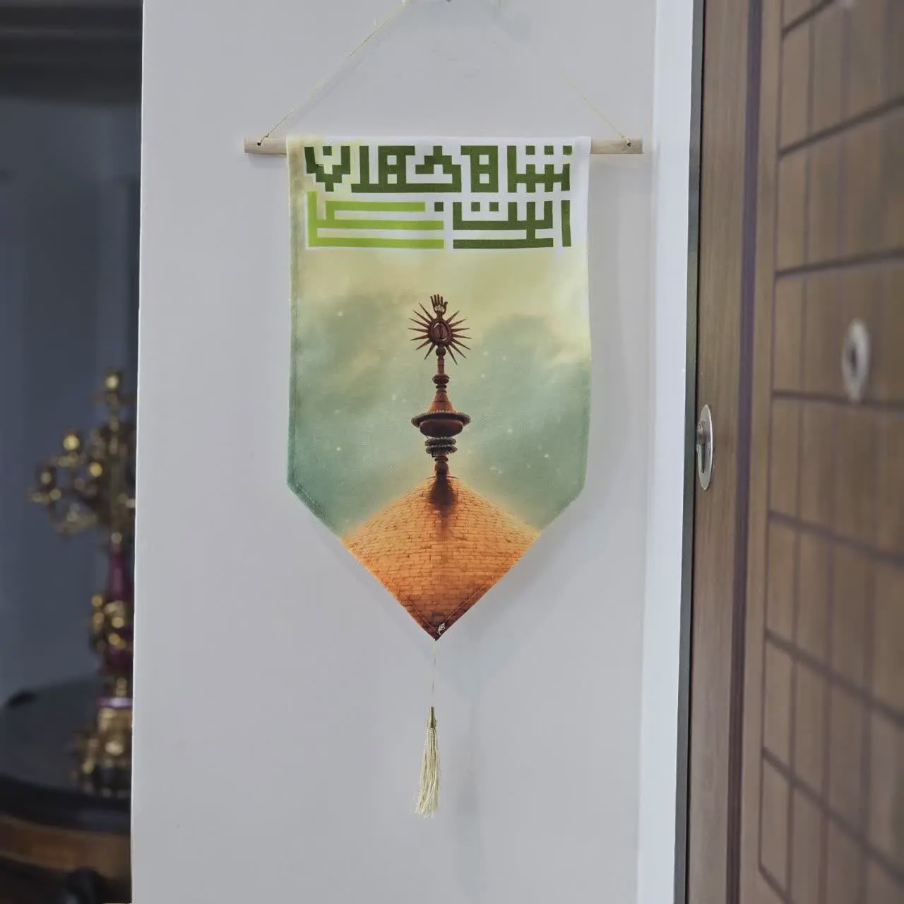 کتیبهپرچم شاه جهان است علی