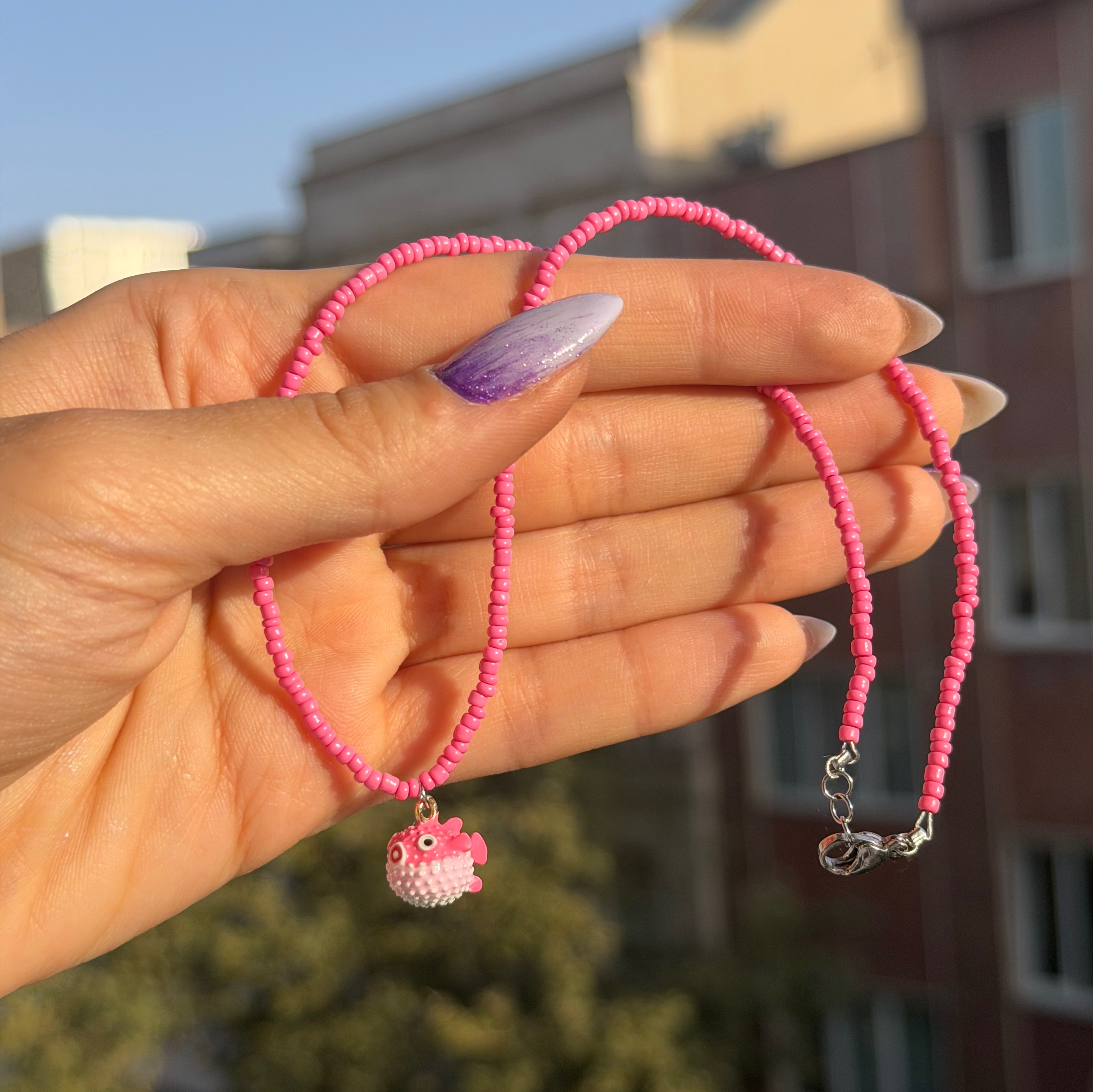گردنبند منجوقی با اویز ماهی بادکنکی