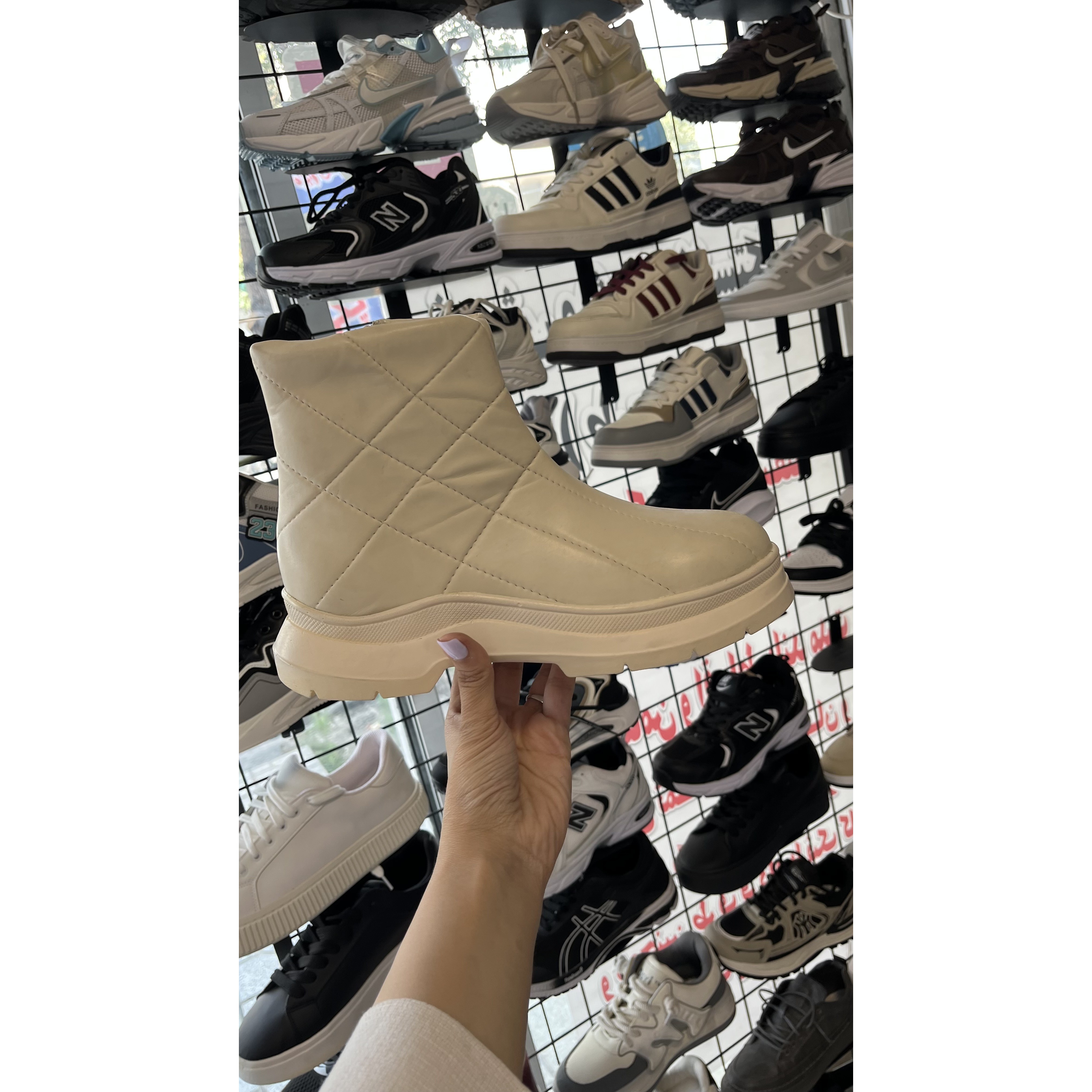 نیم بوت زنانه برند زارا رنگ کرمی ZARA