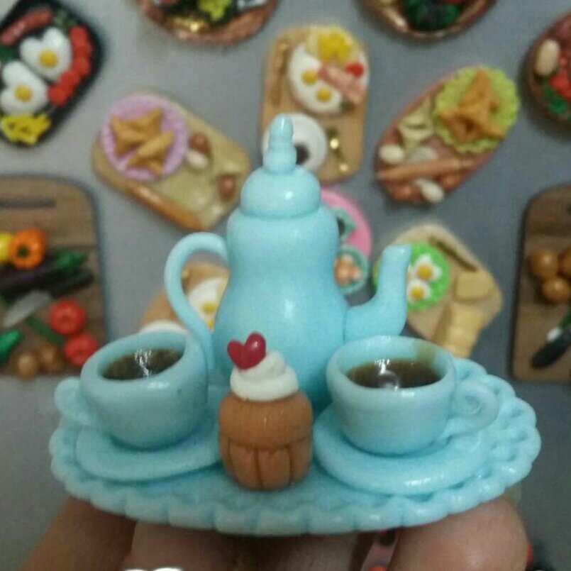 ست فنجون و قوری آبی و کاپ کیک قلبی