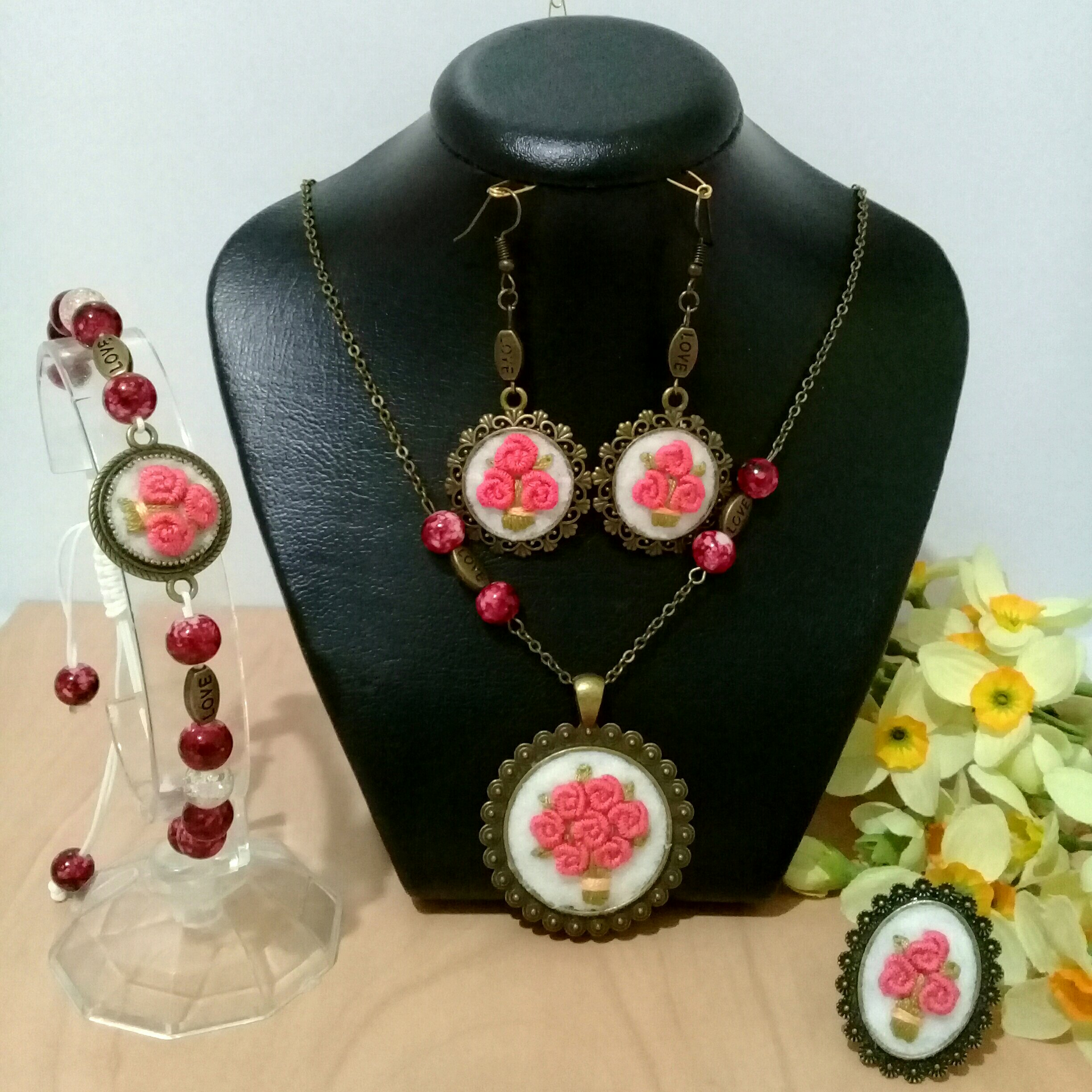 ست هدیه گلدوزی شده دسته گل (ارسال رایگان)
