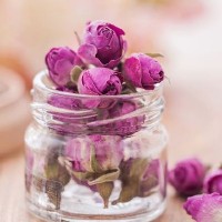 خانم عطار